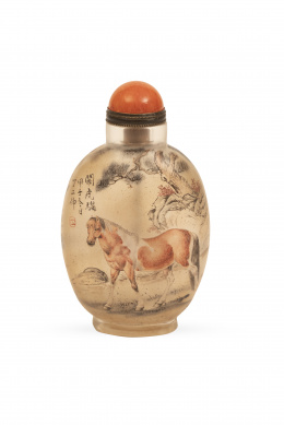 1028.  "Snuff-bottle" o tabaquera, pintada bajo cristal. Firmado. Ye Zhongsan,China, primer cuarto del S. XX.