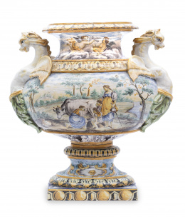 625.  Jarrón de cerámica esmaltada de estilo Urbino decorado con escena pastoril.Italia, ff. del S. XIX.