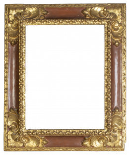 542.  Marco barroco en madera tallada, policromada y dorada.Trabajo español, S. XVII.