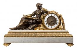694.  La Lectura.Reloj de sobremesa de estilo Luis XVI, de bronce dorado, patinado y mármol.Francia, segunda mitad del S. XIX.
