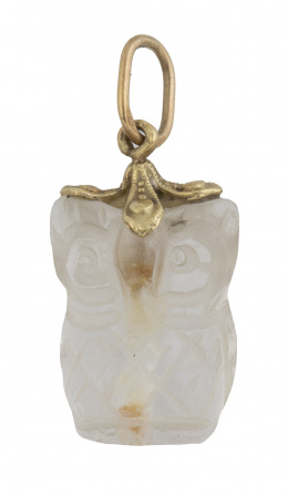 255.  Colgante de búho tallado en cuarzo hialino