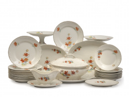 662.  Vajilla de loza estampada con decoración floral.Pickman, S. XX.