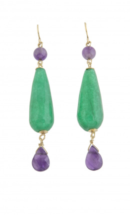 144.  Pendientes largos con jade talla pera facetada de la que pende gota de amatista