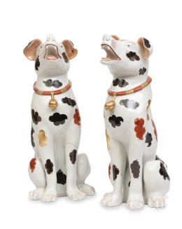 658.  Pareja de perros de porcelana esmaltada, siguiendo modelos japoneses Arita del S. XVII.Samson, h. 1900.