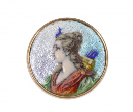 49.  Broche circular con esmalte de Diana cazadora sobre fondo metalizado