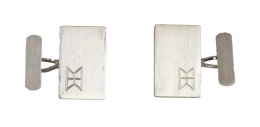 59.  Gemelos rectangulares en plata con anagrama grabado