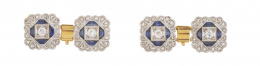 357.  Gemelos dobles Art-Decó con dos piezas cuadradas caladas con brillantes centrales, zafiros y diamantes , con borde lobulado.