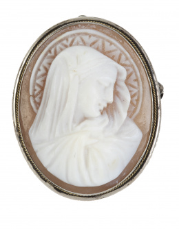 64.  Broche- colgante de pp. S. XX con camafeo de Virgen tallado en concha bicolor
