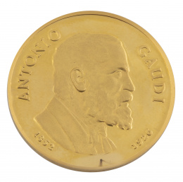 371.  Medalla de Antonio Gaudí 1852-1926