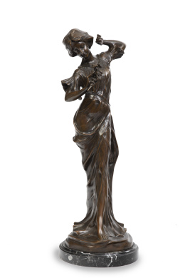 873.  Eugène Marioton (1854-1933). Joven en bronce. Firmada.Sobre peana de mármol.