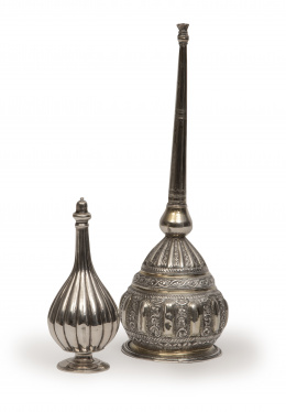 507.  Dos perfumadores para agua de rosas.Trabajo otomano, S. XIX.