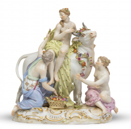 525.  "El rapto de Europa".Grupo en porcelana esmaltada y dorada. Marcada en la base.Meissen, (1860-1924).