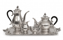 724.  Juego de café y té de plata en su color, decorado con bellotas, ley 925.España, S. XX.