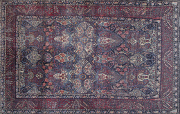 708.  Alfombra en lana de campo granate con cartuchos de motivos vegetales.Persia.