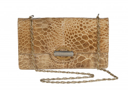419.  Bolso de piel de cocodrilo años 70 tipo clutch color beige, con cadena metálica