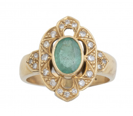 157.  Sortija lanzadera con esmeralda de talla oval y brillantes