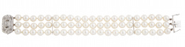 178.  Pulsera de tres hilos de perlas con broche oval calado y cuajado de brillantes