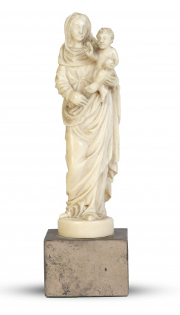 560.  Virgen con el Niño.De marfil tallado.S. XVIII.