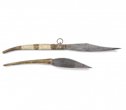 456.  Lote de dos navajas, una con inscripción "Fuy forjada para defensa. Soy de María...".Albacete, S. XIX.