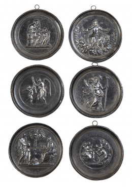888.  Lote de seis placas circulares de hierro con escenas religiosas.S. XIX.