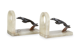 1124.  Pareja de sujeta libros art-decó en bronce y ónix decorados con galgos en movimiento.h. 1920 - 1930.