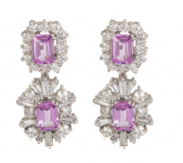 327.  Elegantes pendientes de rosa de Francia, brillantes y diamantes talla trapecio, en dos motivos articulados a modo de flores