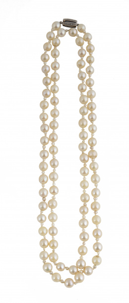 201.  Collar largo de un hilo cultivadas de 7,2 mm alternas con pequeñas perlas de 3 mm.