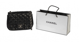 424.  Bolso CHANEL 2.55 tamaño 19 cm, en cuero color caviar