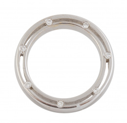 252.  Sortija aliaza con brillantes engastados en los laterales embutidos entre el doble aro que la compone