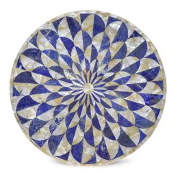 1234.  Tapa circular de lapislázuli y nácar.S. XX.