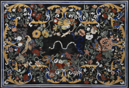 699.  Tapa de mesa con trabajo de piedras duras de estilo renacentista con decoración floral, pámpanos, aves y reptiles.