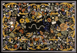 606.  Tapa de mesa rectangular con trabajo de piedras duras de estilo renacentista con decoración floral, pámpanos, aves y reptiles.
