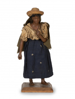 608.  Campesina.Figura popular en cera moldeada con vestimenta de hilo y sombrero y cesta de mimbre.Méjico, S. XIX.