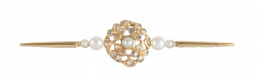35.  Broche alfiler de ff S.XIX con rosetón central de diamantes y perla central, flanqueado por dos perlas