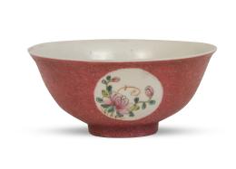 1205.  Cuenco en porcelana china esmaltada.Dinastía Qing.