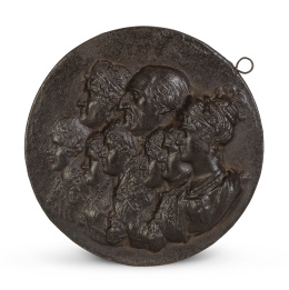 647.  Medallón de hierro fundido con la Familia Real de Carlos IV