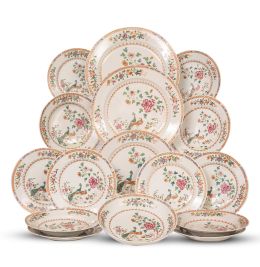 1188.  Parte de vajilla de porcelana china con esmaltes de la familia rosa del "Serviço dos Pavões". China, Período Qianlong (1735-1795), h. 1760. 