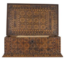 542.  Arqueta de madera con decoración islámica de taracea.Probablemente Sevilla, S. XV.