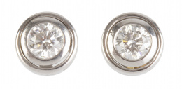 235.  Pendientes con chatón de brillante que suman 1,42 ct