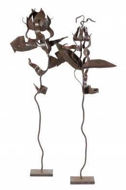937.  S.XXPareja de esculturas representando plantas