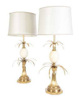 1431.  Pareja de lámparas de mesa con huevos de avestruz.Siguiendo modelos de la Maison Jansen, Francia, h. 1970.