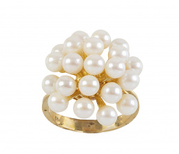 195.  Sortija con perlas cultivadas engastadas a diferentes alturas formando semiesfera