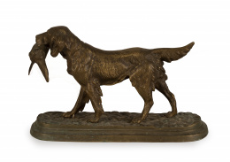 582.  Perro con presa.Escultura de bronce dorado.S. XX.