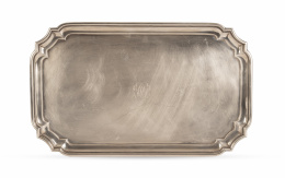 979.  Crichton Bros, 24 Old Bond Street, London.Bandeja de plata Jorge V, con iniciales grabadas.Londres, 1928.