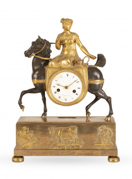 495.  Reloj de sobre mesa Imperio en bronce patinado y bronce dorado.Marcado en la esfera "Mignolet á Paris".Francia, (1804-1815).