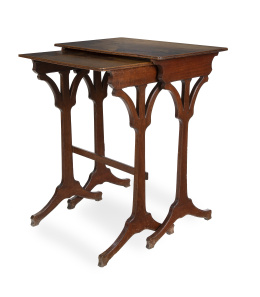 1113.  Dos mesas nido Art Nouveau de diferente tamaño. Firmadas.Emile Gallé (1846 - 1904). Nancy, h. 1900.