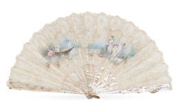 684.  Abanico con país montado a la inglesa, en encaje y escenas alegóricas pintadass, padrones en nácar "orient" y viril en cristal de "strass".h. 1900.