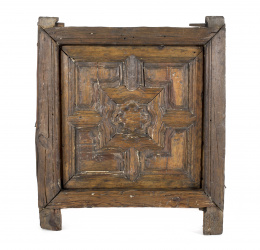 1369.  Contraventana con cuarterones, madera de pino.Trabajo español S.XVII-XVIII.