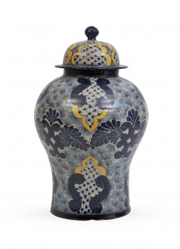 1303.  Tibor de cerámica esmaltada en azul y amarillo.Talavera, S. XX.