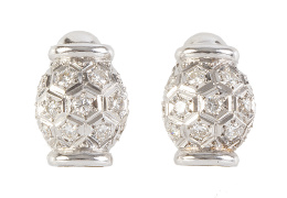 232.  Pendientes de brillantes con diseño de farolillo con decoración de hexágonos calados